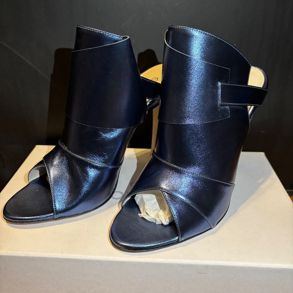 Chris Donovan High Heel - Picture 2 of 7